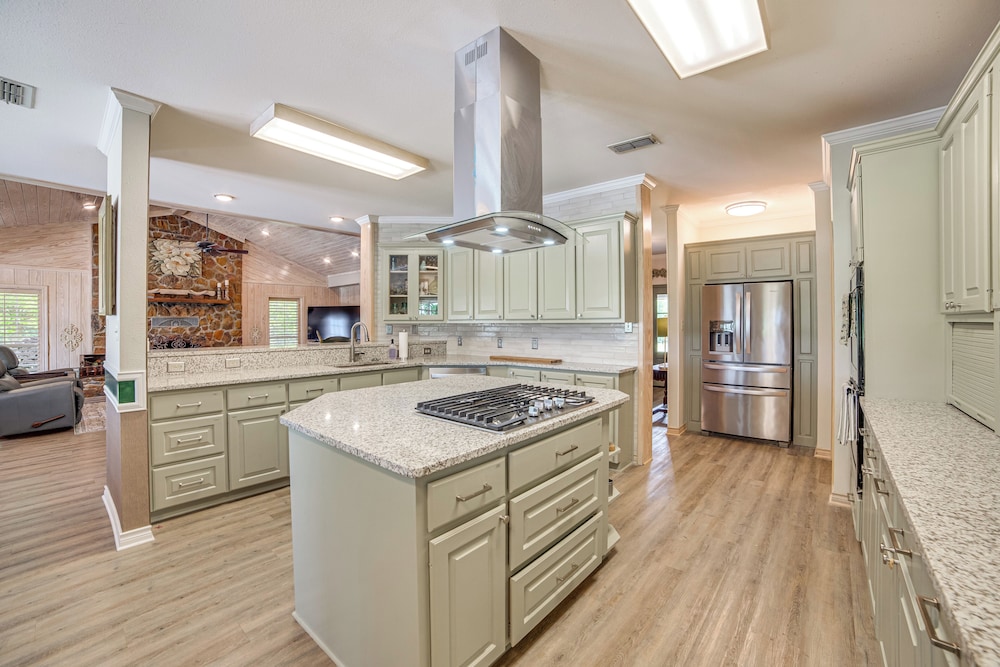 Tranquil Family Retreat: 4 Mi to Dtwn Winnsboro!