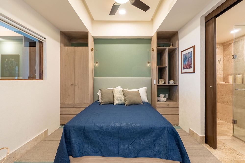 Ocean Front Amazing Views and Location Sleeps 8