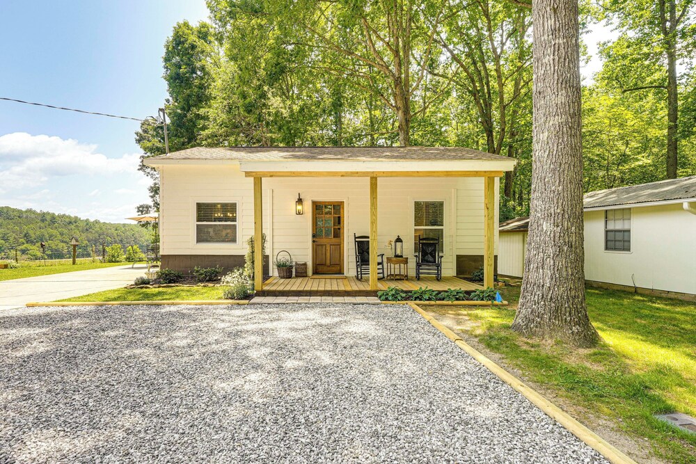 1/2 Mi to Lake Nottely: Blairsville Home w/ Patio!