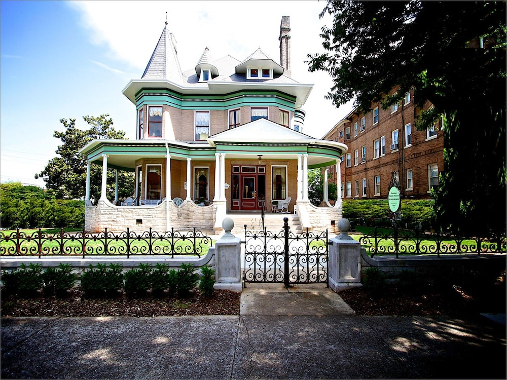 Birmingham Vacations - Hassinger Daniels Mansion Bed and Breakfast - Property Image 1