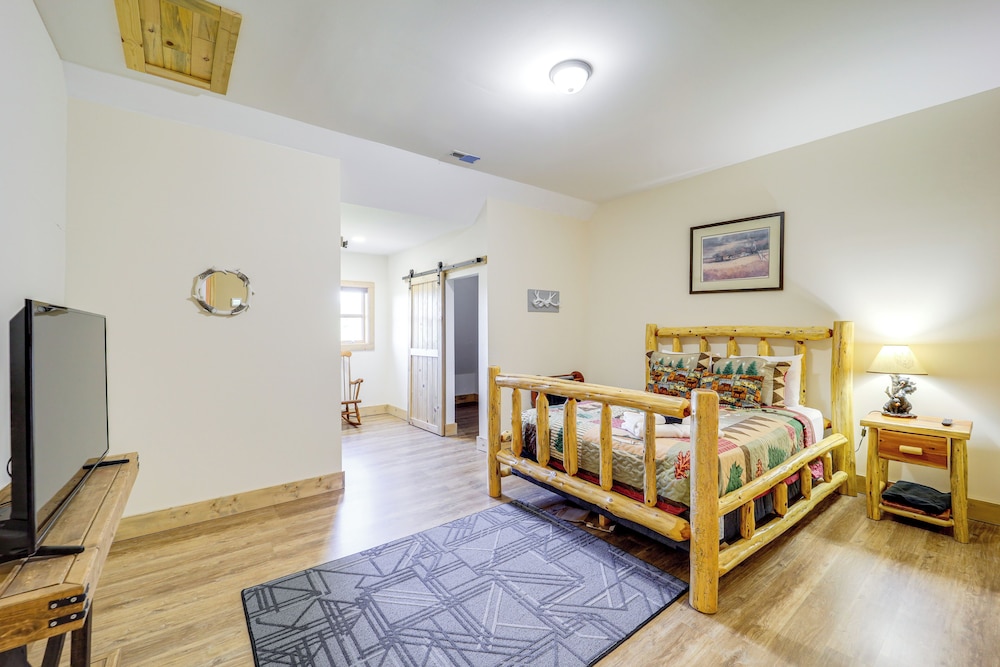 Mountain-view Deck: Group Getaway in Fleetwood