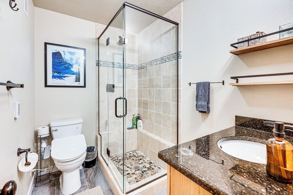 2 Mi to Winter Park Slopes: Mtn-view Condo!