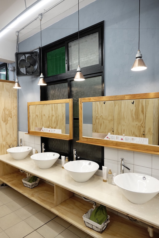CaoJi Book inn Hostel