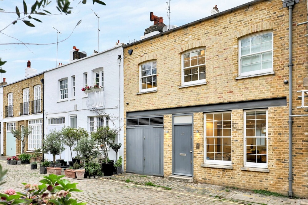Paddington Luxury 3-bed Mews Private Cinema Gym