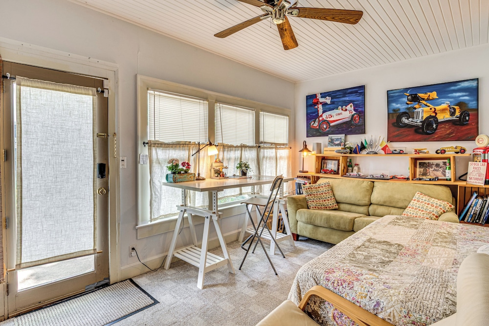 1/2 Mi to Indy Motor Speedway: Home w/ Yard!