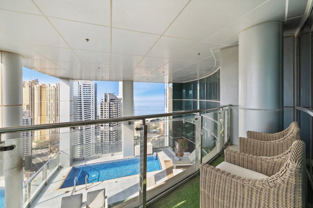 Penthouse Private Pool and Yacht Views