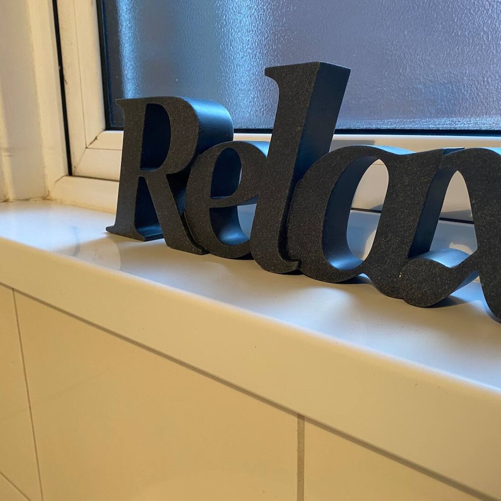 Warm Cozy 2BR House Ormeau Road view 5