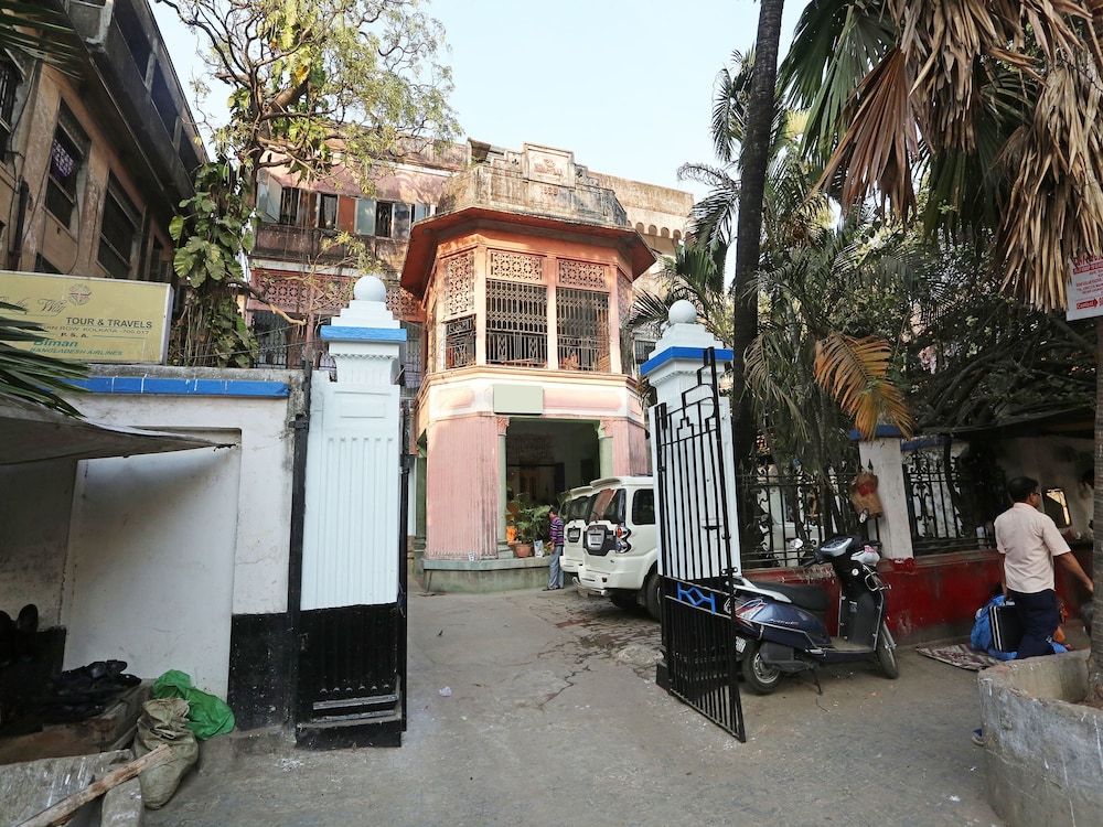 OYO 11896 Marble Palace Guest House