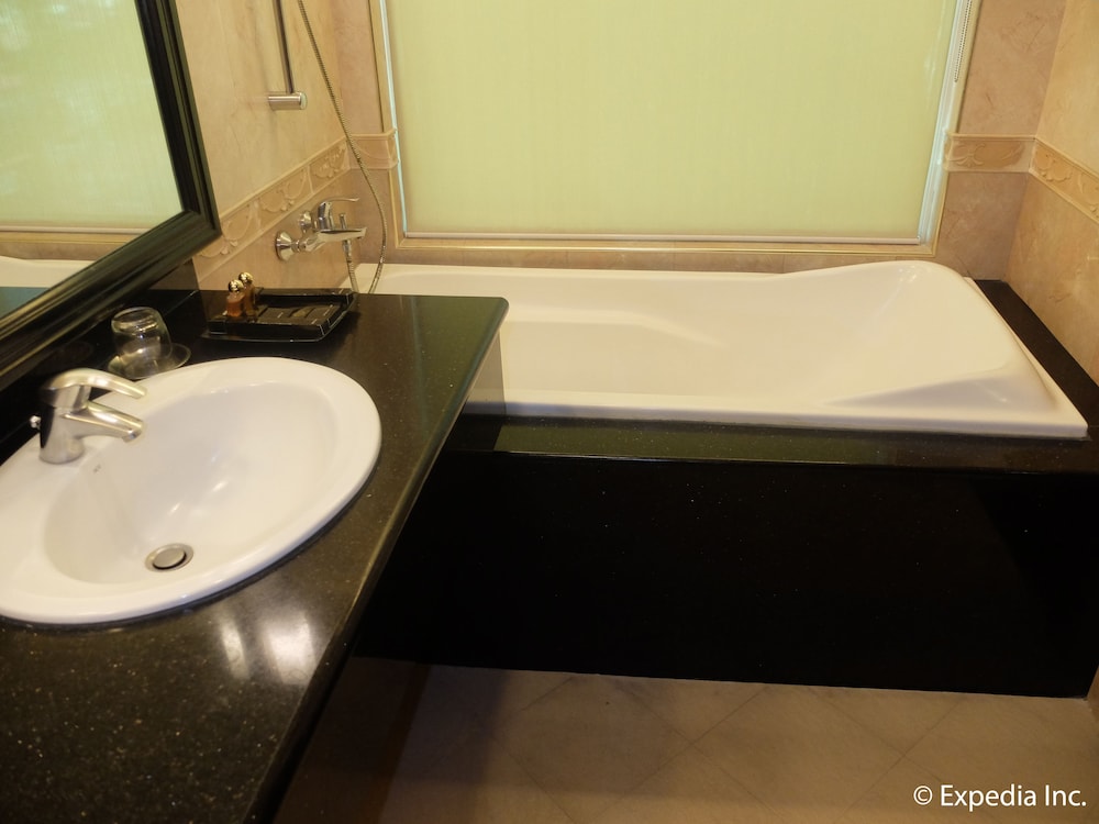 Fields Plaza Hotel — 10