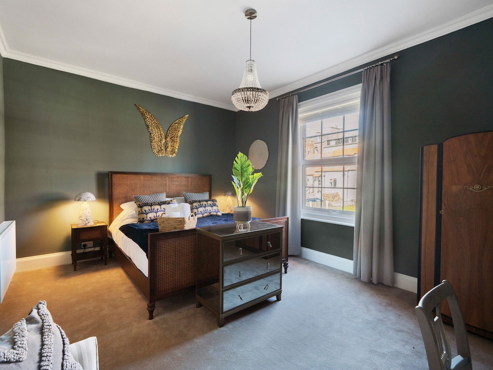 Regatta House