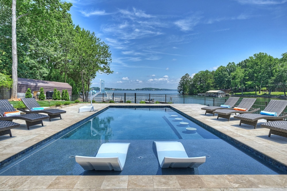 Bright Water Cove by Avantstay Saltwater Pool