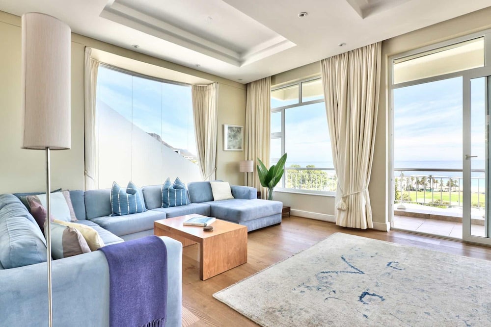 Camps Bay Home w Pool Garden Sea View Tree Villa