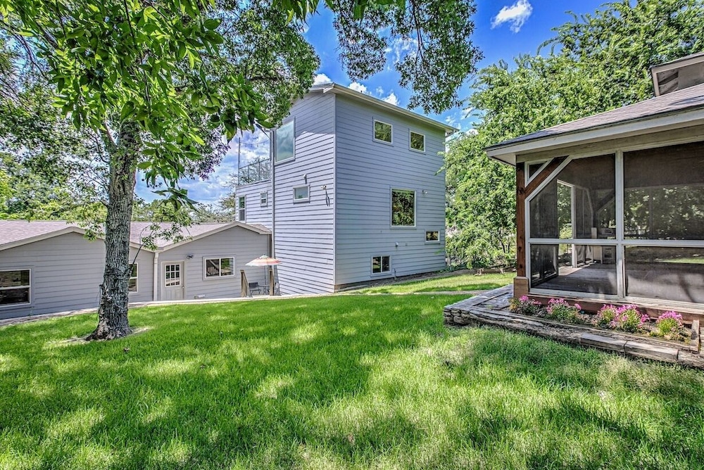 Rooftop Deck w/ City Views! - Image 1