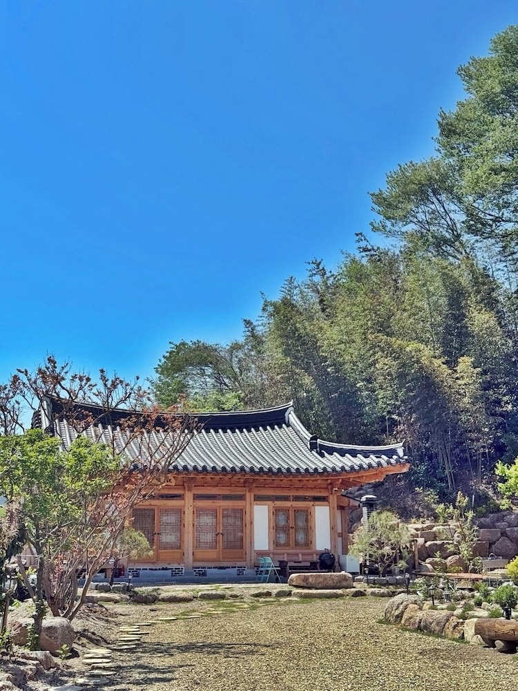 Jukrokjungsa hanokstay