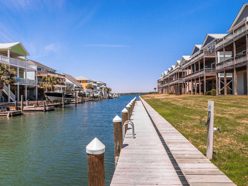 Queens Grant by Topsail Realty