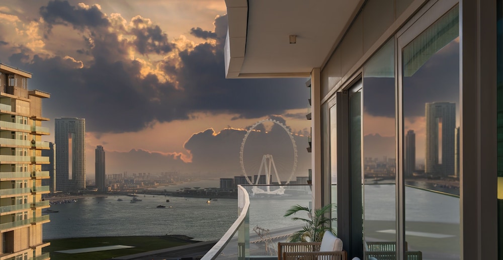 LUX The Beach Vista Dubai Eye View Suite