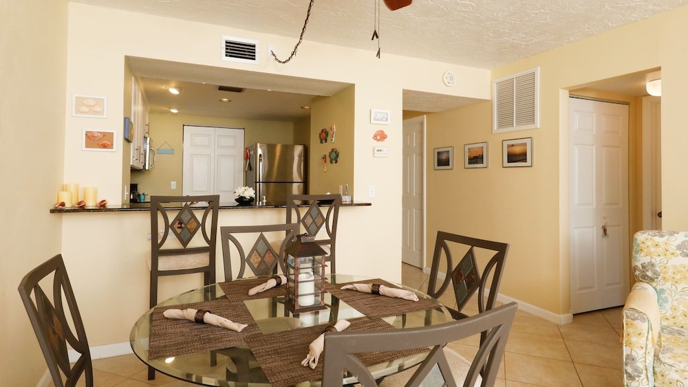 Lemon Bay Waterfront Condo W Patio, 5 Miles To Gulf Beaches 2 Bedroom Condo