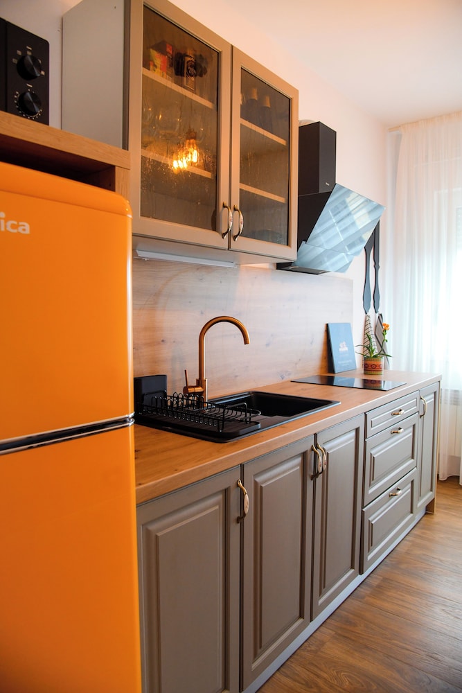 Tweet apartments