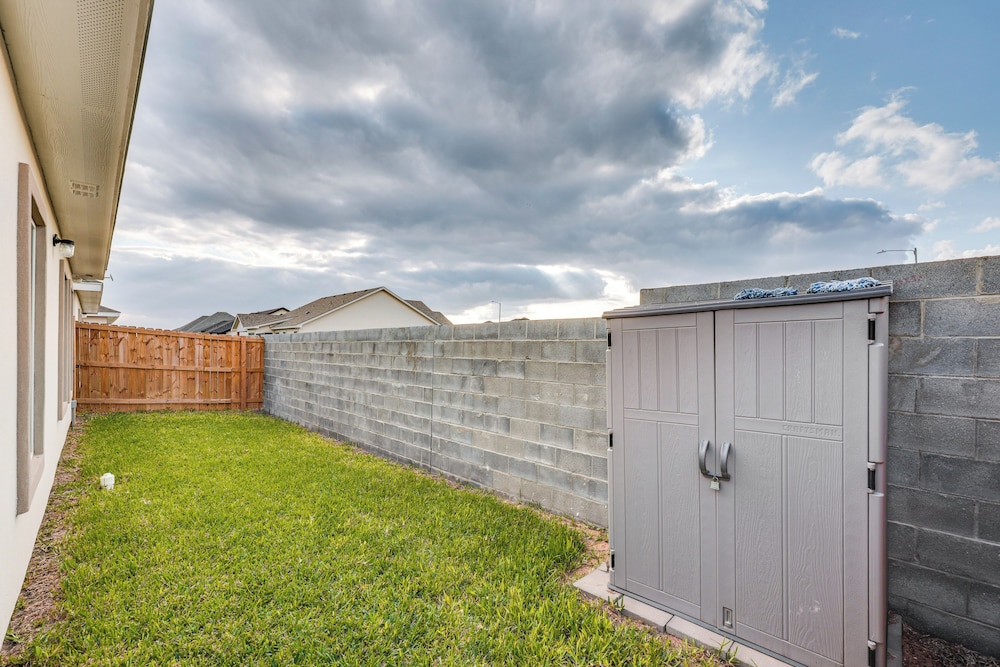 4 Mi to Dtwn: Modern Apartment in Edinburg!