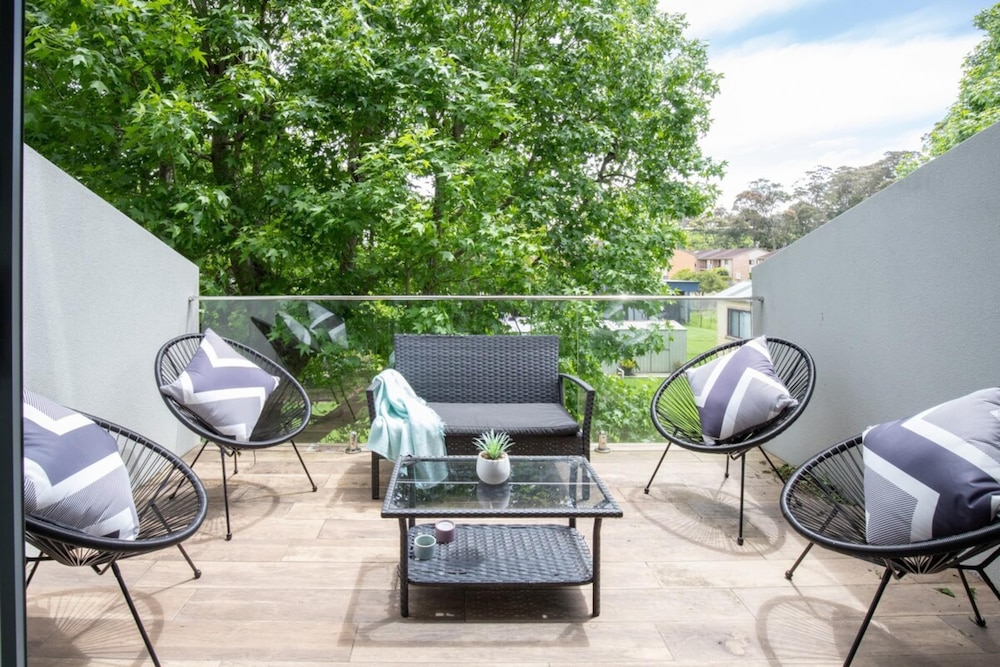 Generous 2-bed Townhouse With A Private Balcony