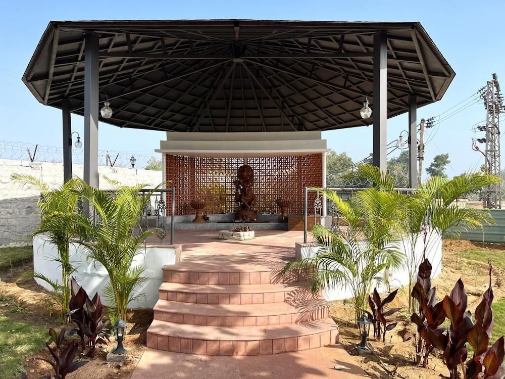 Narwar Lakefront Resort
