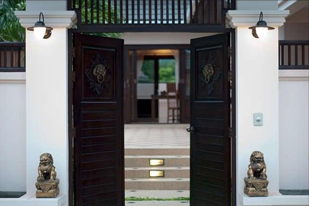 4 Bedroom Private Bali Style Villa HH1