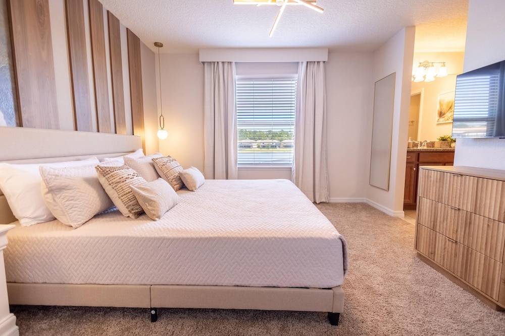 1643 LA - Luxurious Retreat Windsor at Westside