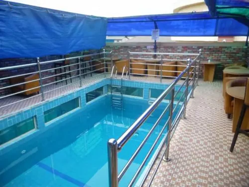 Chrisolik Hotel