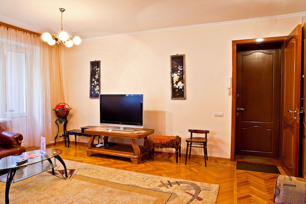 Lessor Apartments