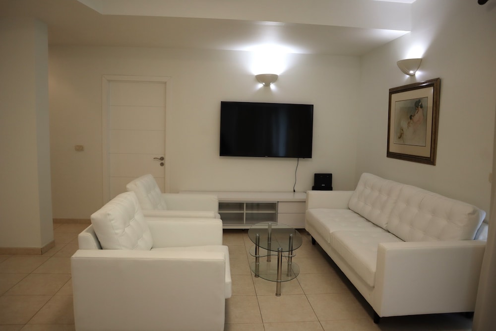 Captivating 2-bed Apartment in Maho