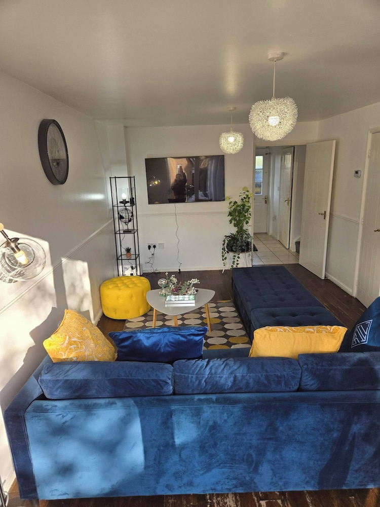 Tranquil Getaway in Wolverhampton - Perfect for Relaxation