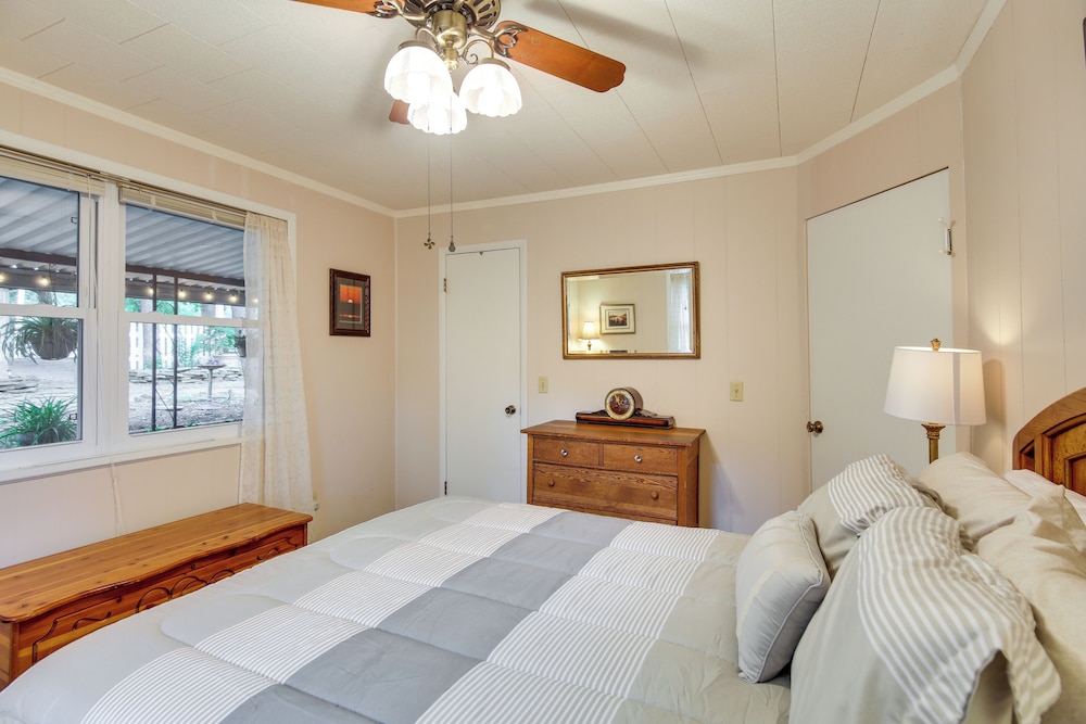 McAlester Vacations - Lakefront Canadian Gem: Hot Tub, Decks  Grills - Property Image 4