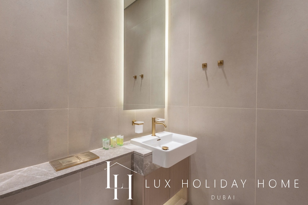 LUX The Phantom Sky Pool Suite