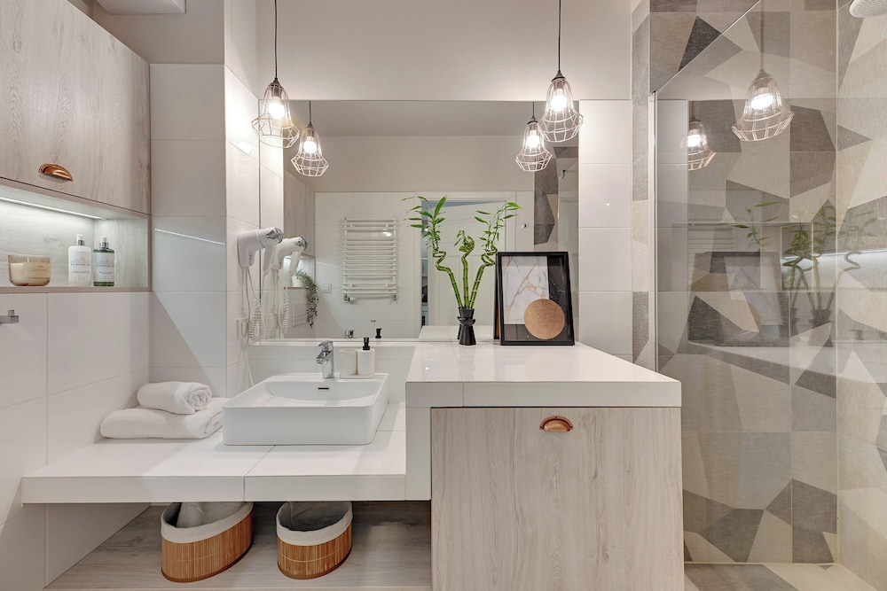Aura - Riverside & Parking by Downtown Apartments
