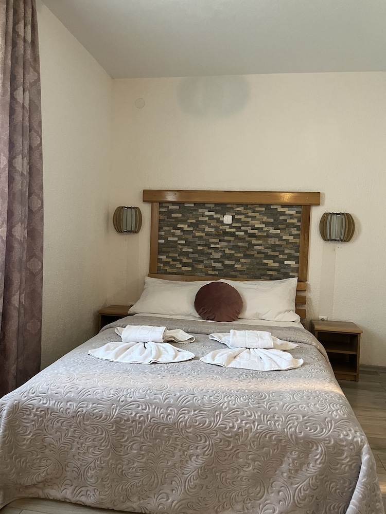 Rustic Inn River 2