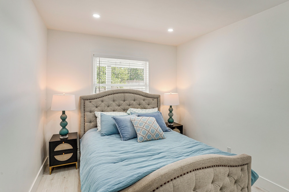 7 Mi Huntington Beach: Family Home w/ Patio!