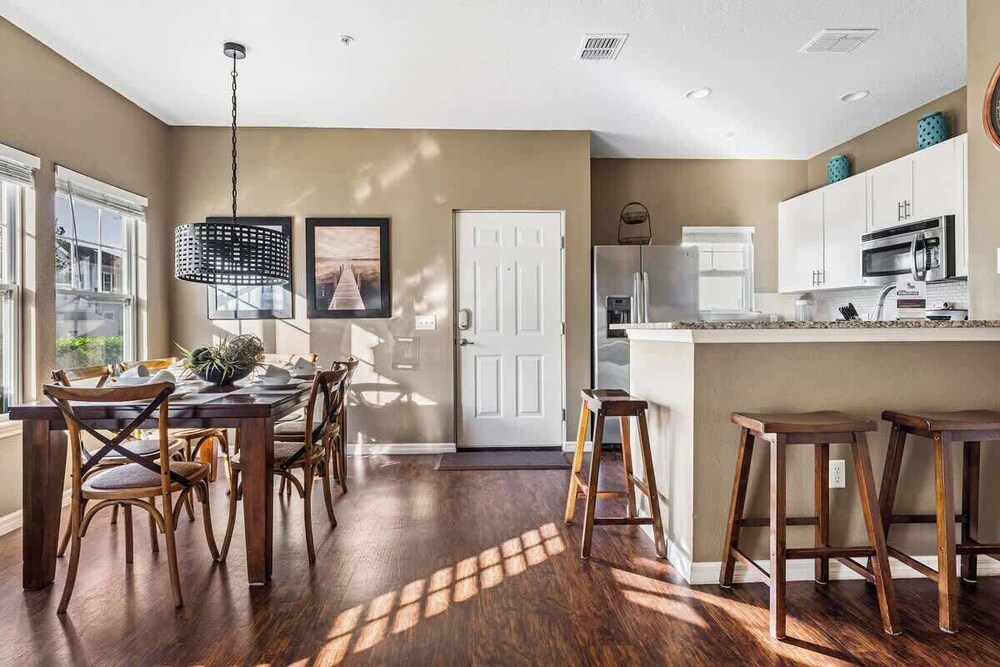 Welcoming 4 BR Sleeps 10 Guests