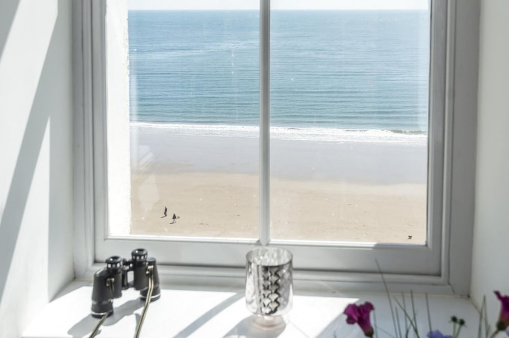 The Penthouse - Luxury 1 Bed - Panorama - Tenby view 3