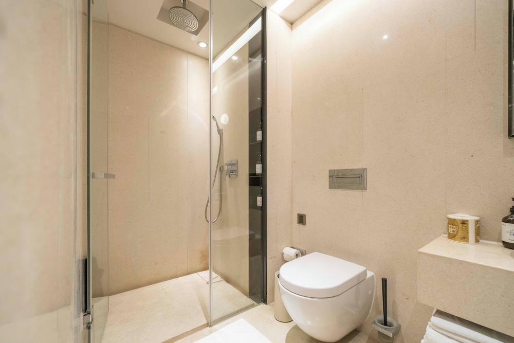Zhome-Three Bedroom Luxury Suite2