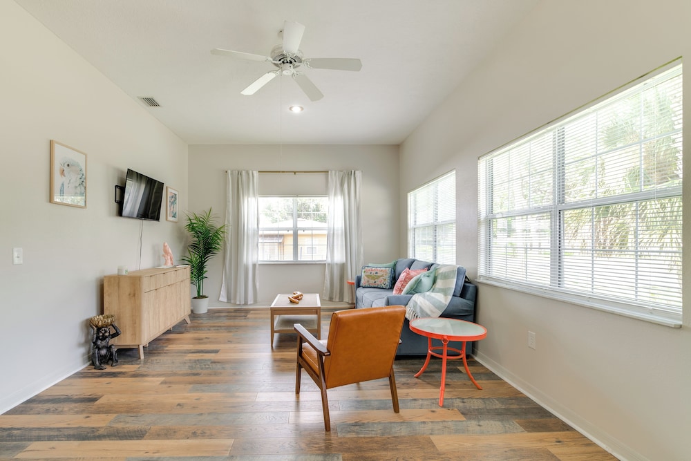 Explore Dtwn Crystal River: Walkable Duplex Unit