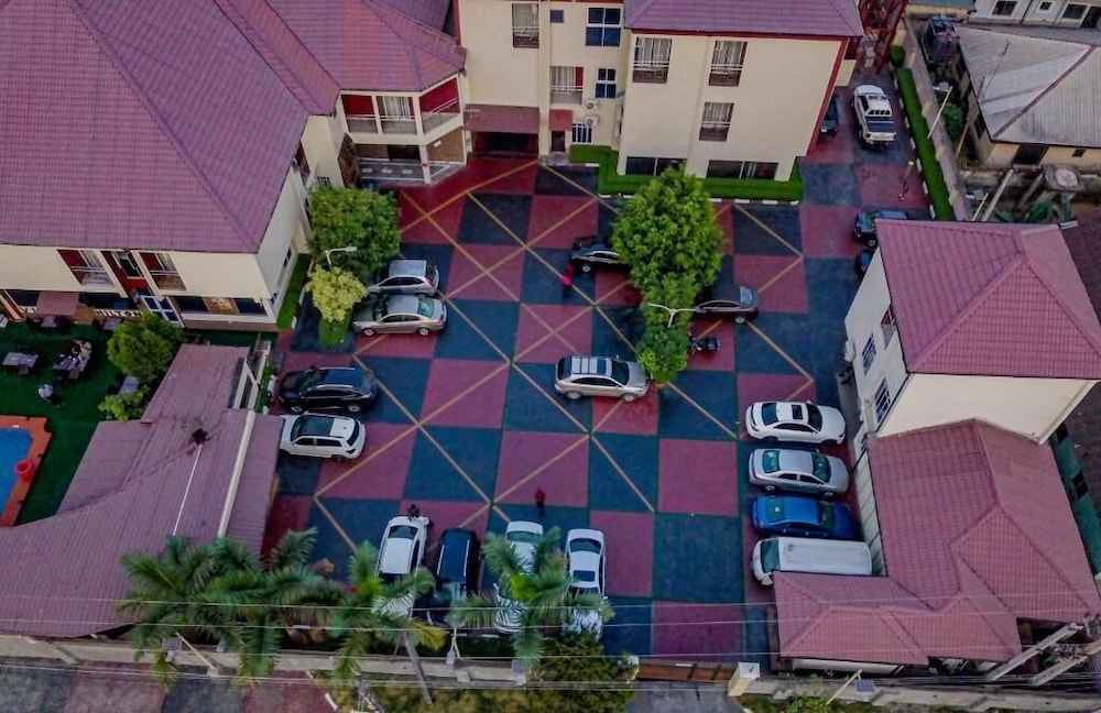 Villa Hilton Hotels & Apartments