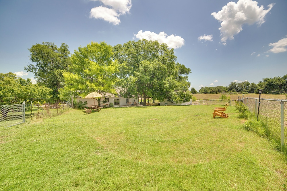 Blue Ridge Retreat on 10-acre Farm: Rural Reset!