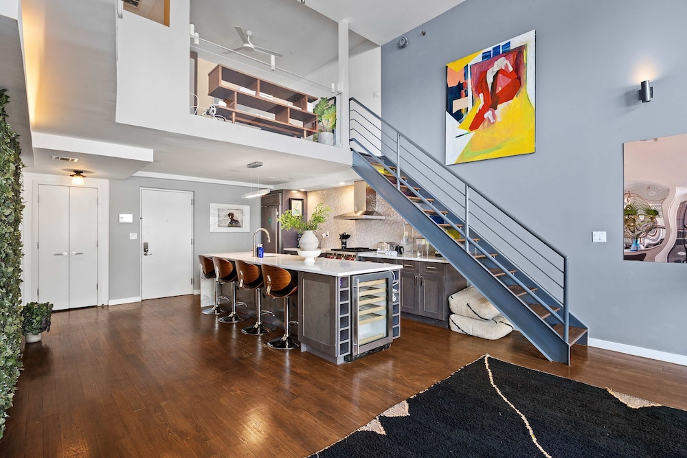 Dekalb by Rove Travel Duplex Loft w Terrace