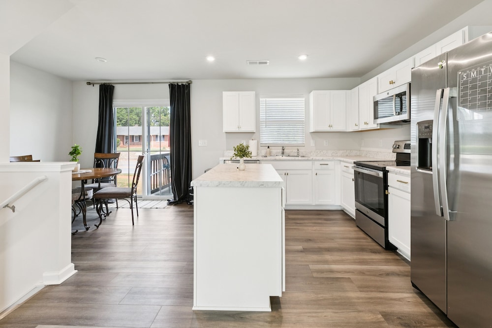 Modern Downtown Retreat Near Swamp Rabbit Trail 4 Bedroom Townhouse