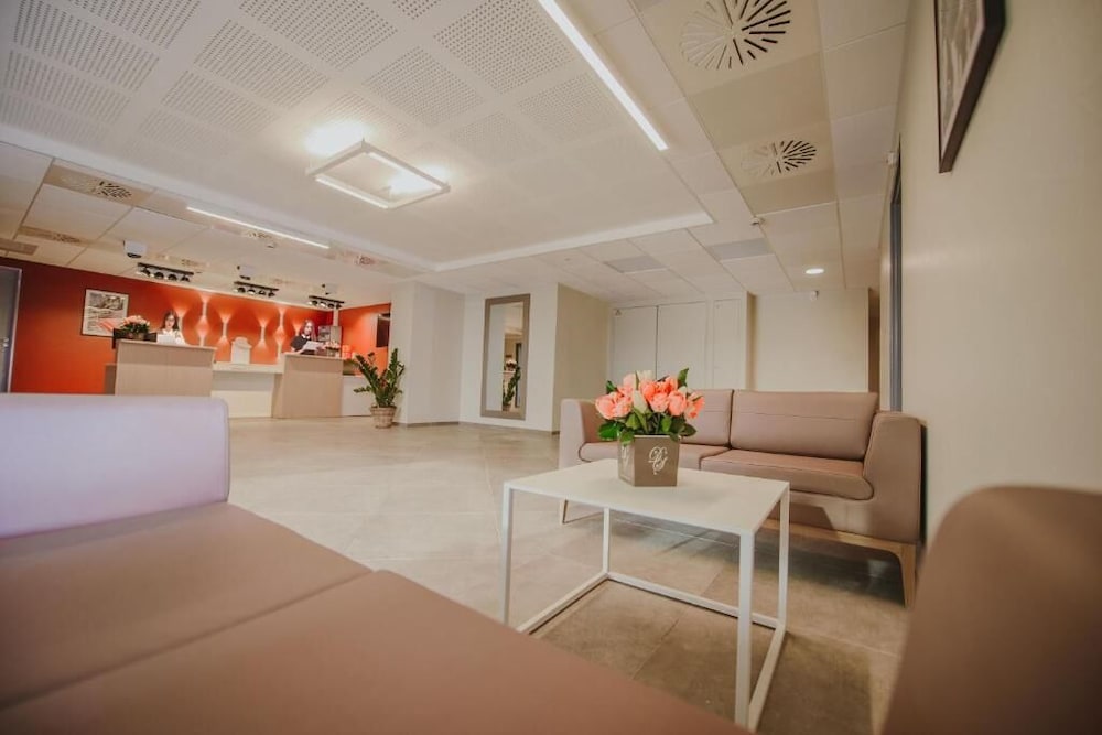Lobby & Reception