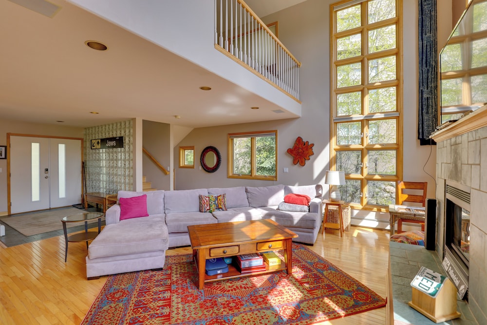 Spacious Townhome Near Main St & Lake Dillon!