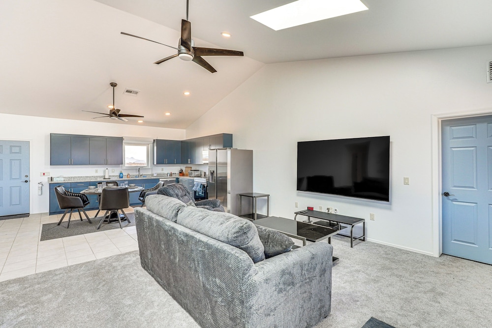 Stargazer's Delight: Mtn-view Pearce Home w/ Deck!