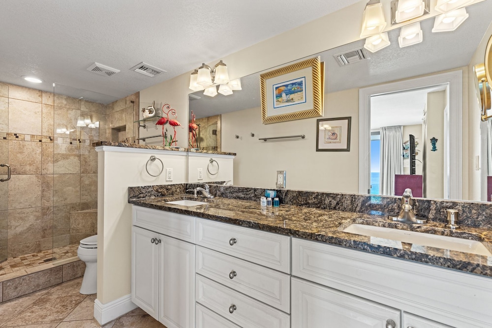 It Doesnt Get Any Better Than This! 2BR 2BA Sleeps 8 Beachfront!