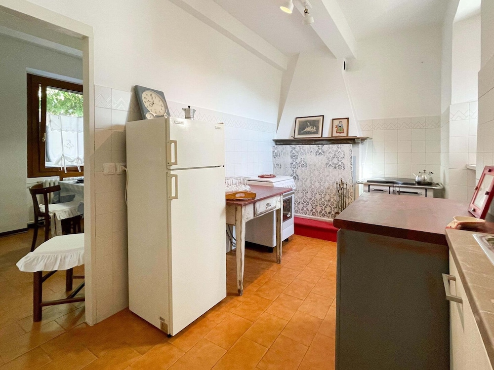 Pleasant Holiday Home With Whirlpool view 3