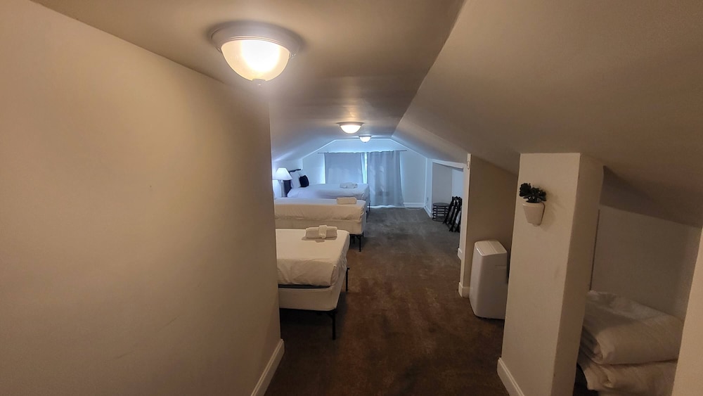 83rd Street Comfy Cottage